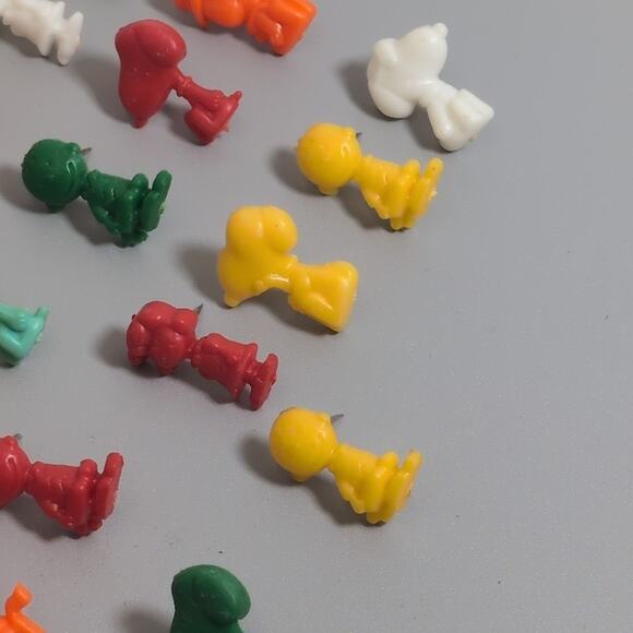 Vintage 70's Peanuts Snoopy Pushpins Lot - Picture 5 of 5